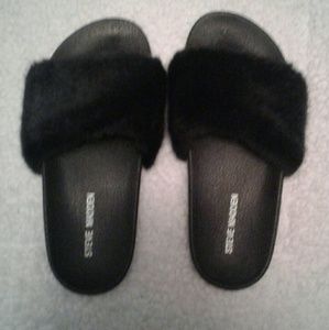 Steve Madden furry slides